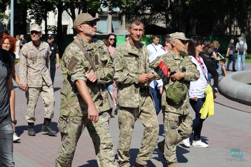В центре Днепра проходит марш ветеранов ко Дню Независимости (Фоторепортаж) - рис. 20
