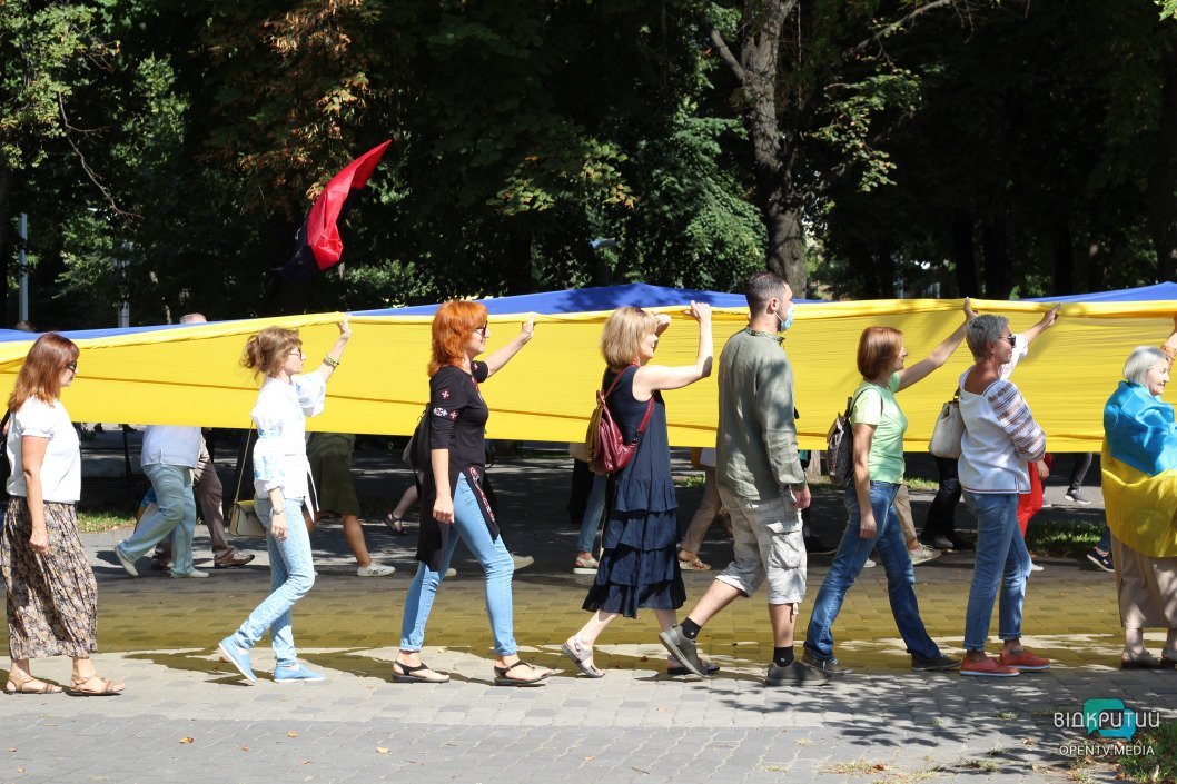 В центре Днепра проходит марш ветеранов ко Дню Независимости (Фоторепортаж) - рис. 13