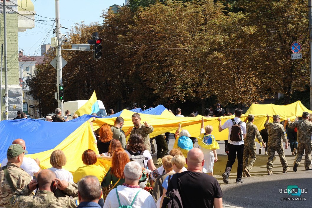 В центре Днепра проходит марш ветеранов ко Дню Независимости (Фоторепортаж) - рис. 15
