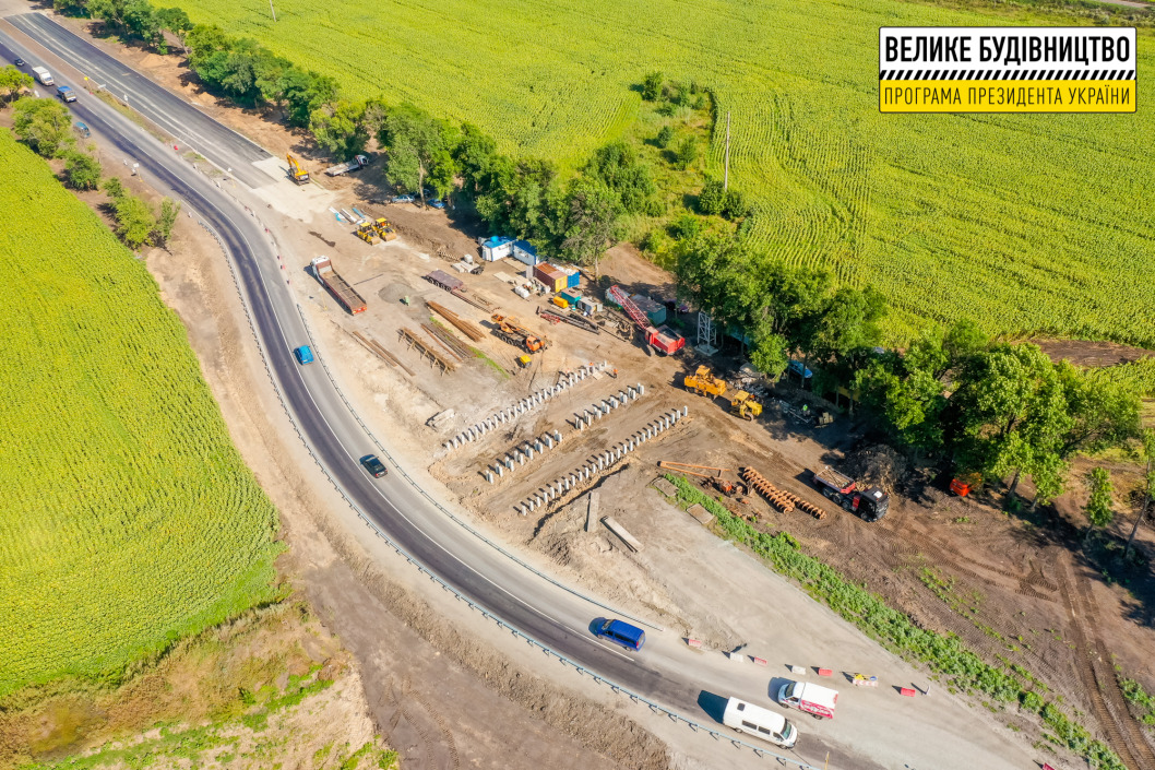Мосты и развязки: на трассе между Днепром и Павлоградом идет масштабный ремонт - рис. 1
