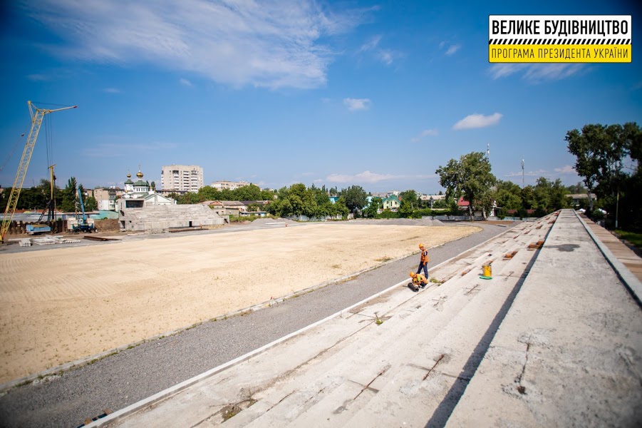 На Днепропетровщине строят жилье для сирот и реконструируют стадионы - рис. 5
