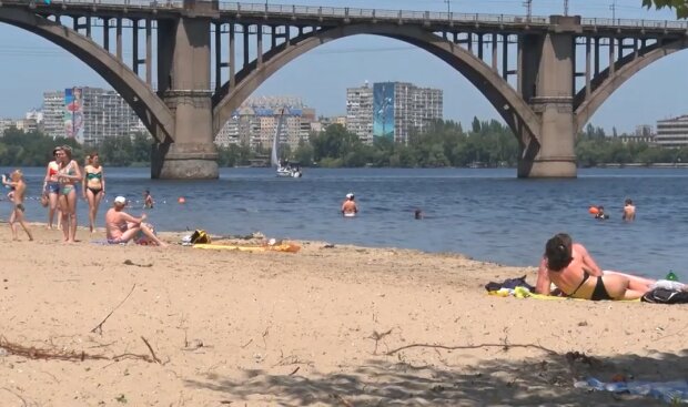 Летний сезон подходит к концу: на каких пляжах Днепра уже опасно купаться - рис. 1