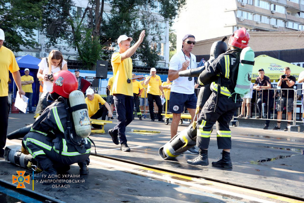 В Днепре провели масштабные соревнования среди пожарных-спасателей - рис. 3