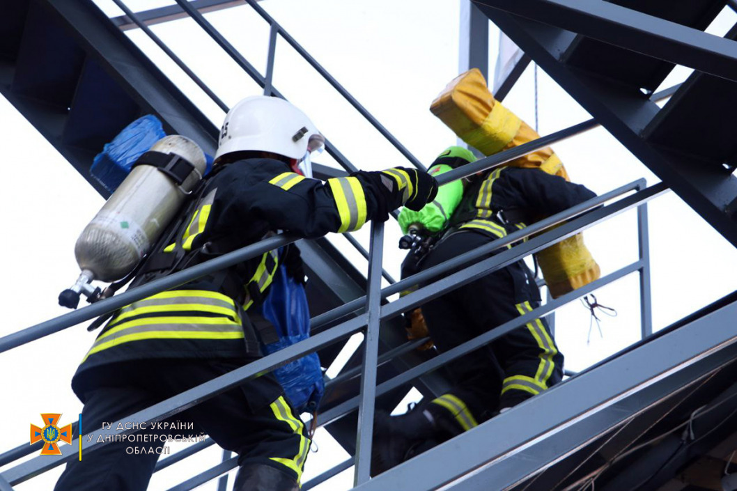 В Днепре провели масштабные соревнования среди пожарных-спасателей - рис. 1