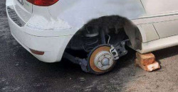 В Днепре воры сняли колёса с Mercedes и заботливо оставили кирпичи (Фото) - рис. 19