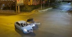Ночное ДТП в центре Днепра: столкнулись Audi и Nissan службы такси (Видео) - рис. 2