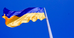 В Кривом Роге на новоустановленном флагштоке подняли флаг Украины - рис. 4