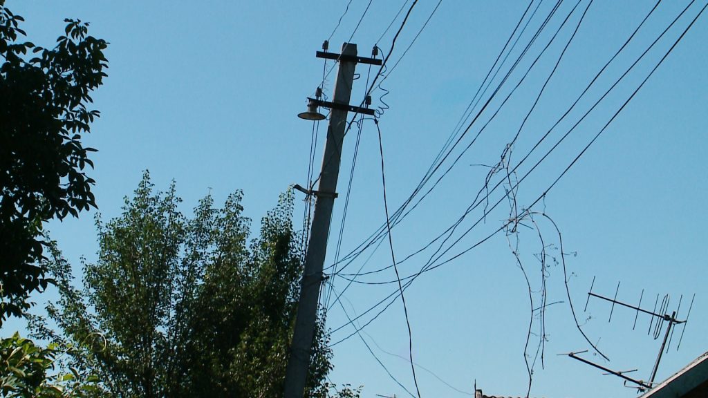 Без шансов: под Днепром мужчину на электроопоре убило разрядом тока - рис. 1