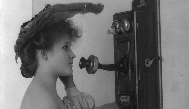 1899 — американский изобретатель Уильям Грей запатентовал телефон-автомат;
