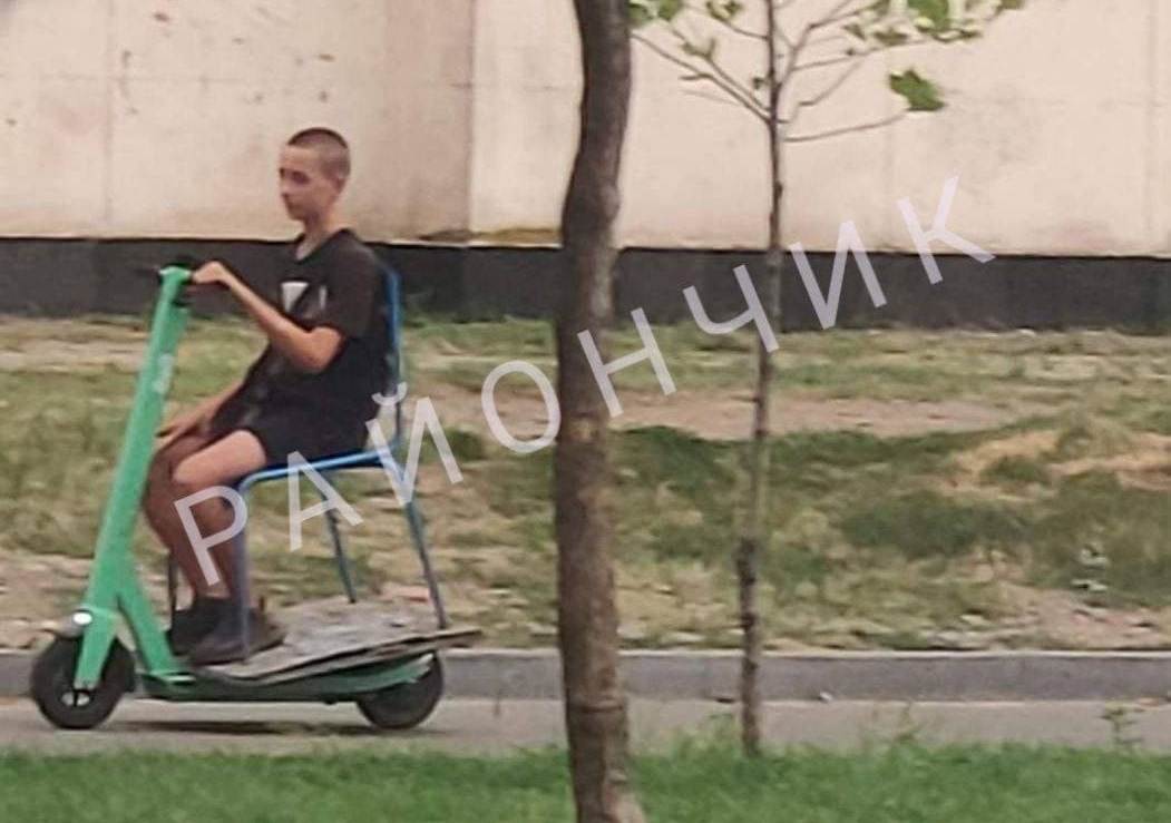 В Днепре парень превратил «шеренговый» самокат в необычный скутер (Фото) - рис. 1
