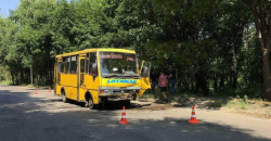 В Днепре столкнулись Renault и автобус: водителя легковушки госпитализировали - рис. 3