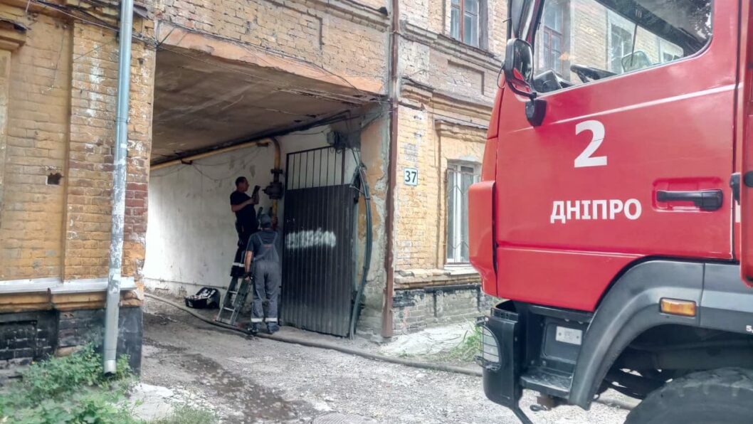 В жилом доме по улице Шмидта в Днепре прогремел взрыв: погибли два человека - рис. 5