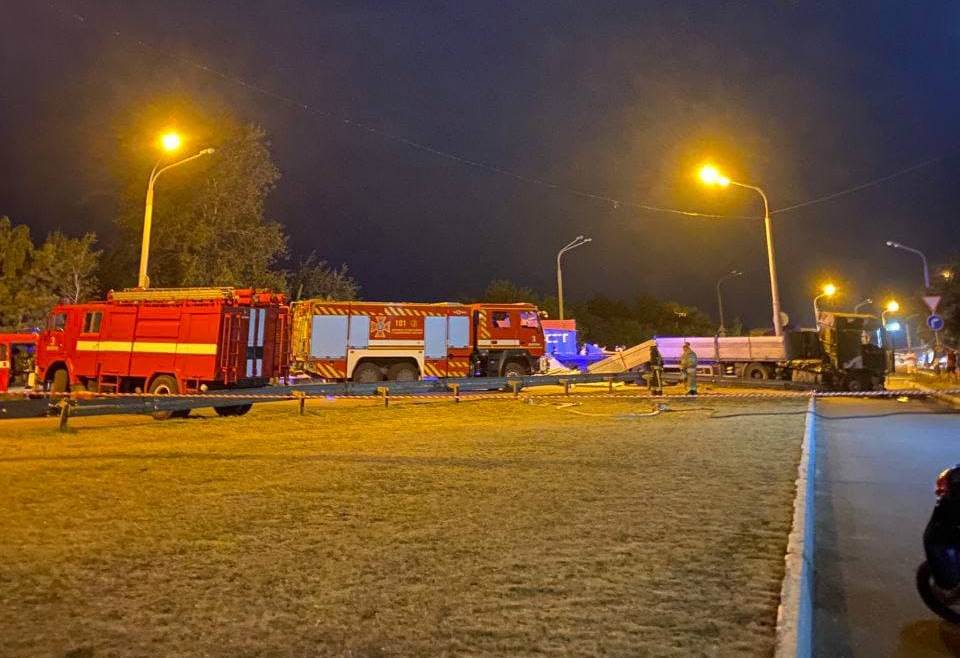 В Днепре на Полтавском шоссе столкнулись несколько грузовиков: есть погибшие - рис. 2