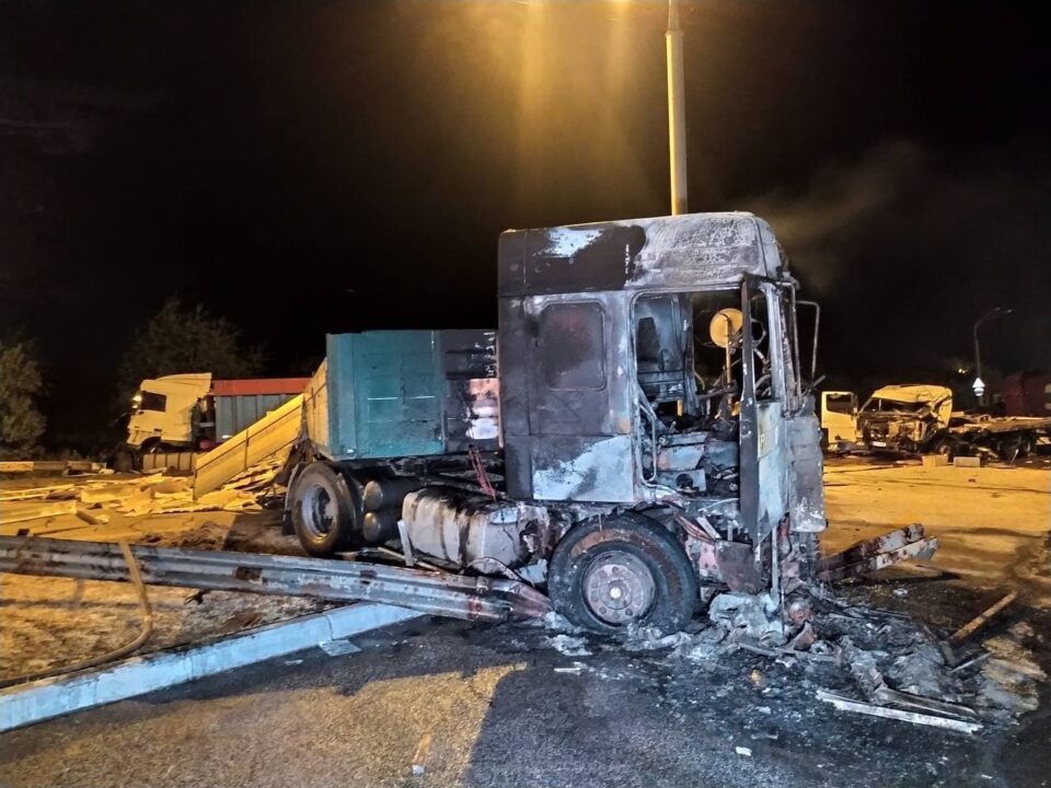 В Днепре на Полтавском шоссе столкнулись несколько грузовиков: есть погибшие - рис. 3