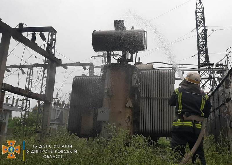Под Днепром из-за пожара на подстанции целый поселок остался без света: видео - рис. 3