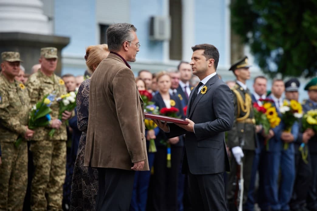 В Украине почтили память защитников: президент Зеленский присвоил воинам посмертные медали - рис. 2