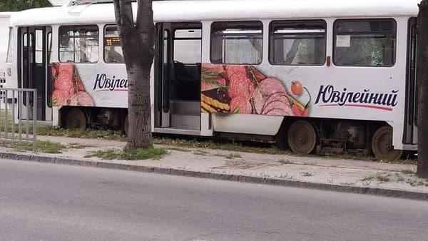 Минус один: в Днепре трамвай сошел с рельсов (Фото) - рис. 3