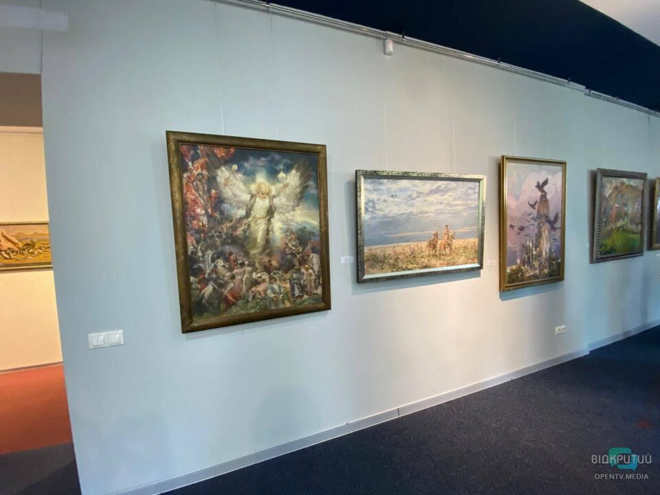 Музей украинской живописи в Днепре представил выставку к 30-летию независимости - рис. 5