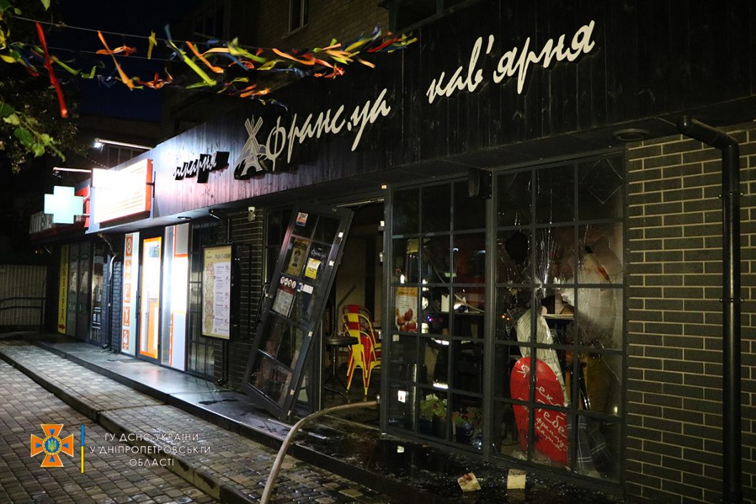 В Днепре горела кофейня "Франсуа": фото - рис. 1