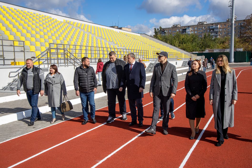 В Кривом Роге завершают масштабную реконструкцию стадиона «Спартак» - рис. 10