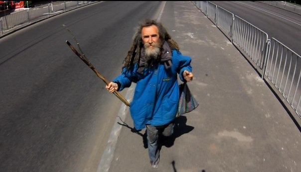 Марафон длиною в жизнь: на улицах Днепра вновь заметили известного дедушку-бегуна - рис. 3