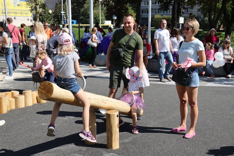 Подарок ко Дню города: в Днепре открыли парк на Слобожанском проспекте (Фото) - рис. 7