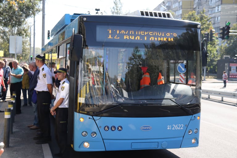 В Днепре на День города официально запустили обновленный троллейбусный маршрут - рис. 7