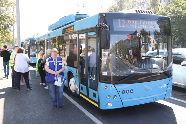 В Днепре на День города официально запустили обновленный троллейбусный маршрут - рис. 2