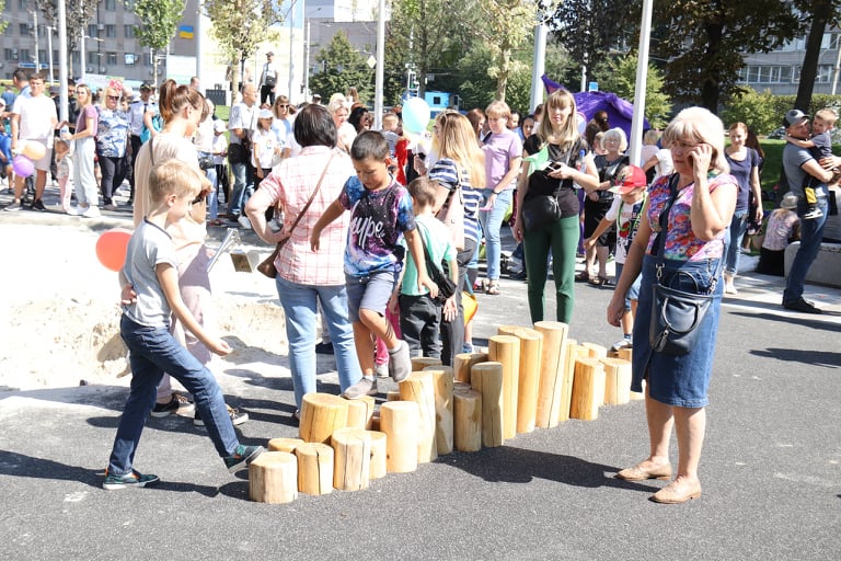 Подарок ко Дню города: в Днепре открыли парк на Слобожанском проспекте (Фото) - рис. 9