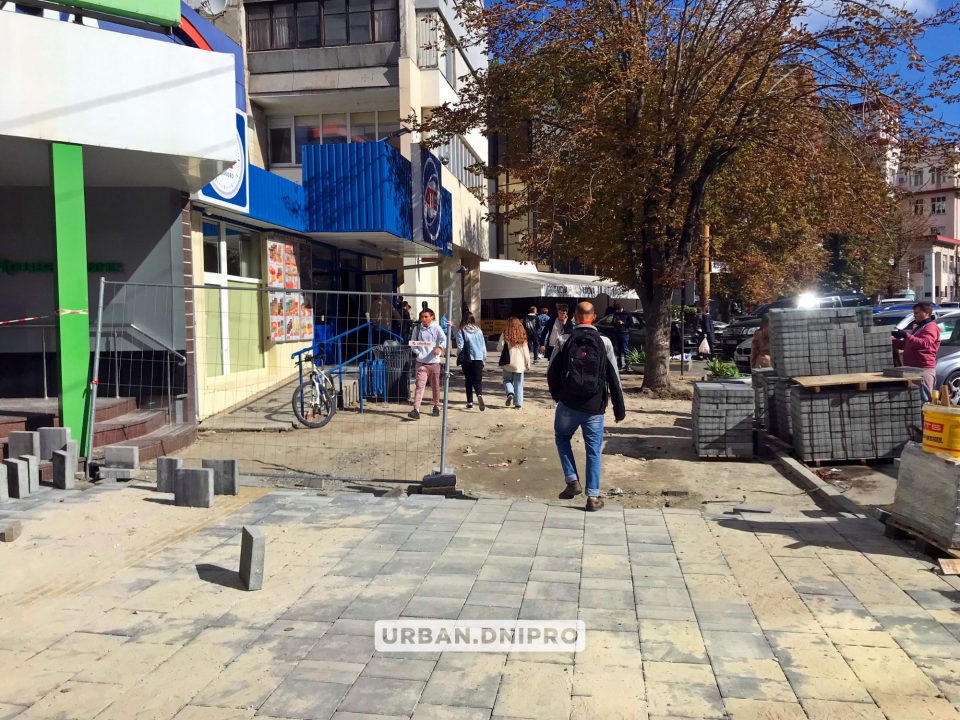Обновят полностью: в центре Днепра продолжается реконструкция тротуара - рис. 2