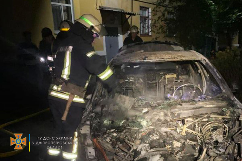 В Днепропетровской области дотла сгорел автомобиль: фото - рис. 2
