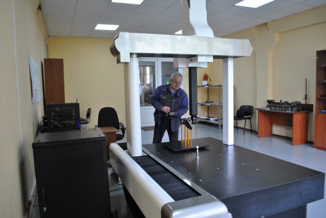 Напечатан на 3D-принтере из украинского титана: флаг Украины доставят на Луну - рис. 1