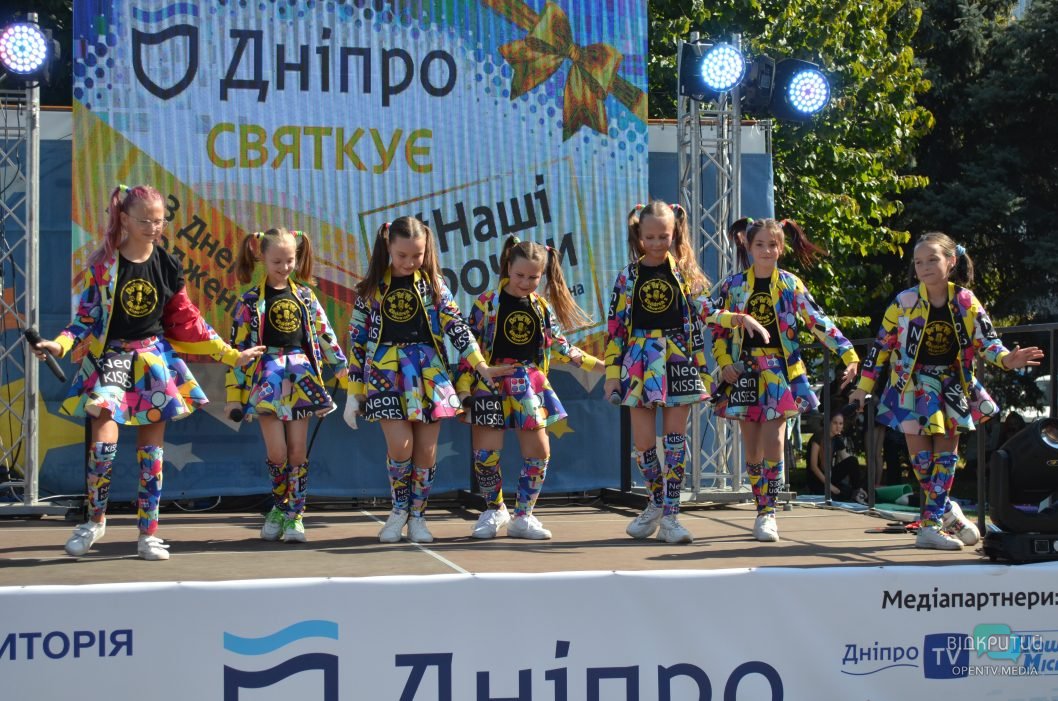 Песни, танцы, музыка: на Набережной Днепра прошли зажигательные фестивали - рис. 15