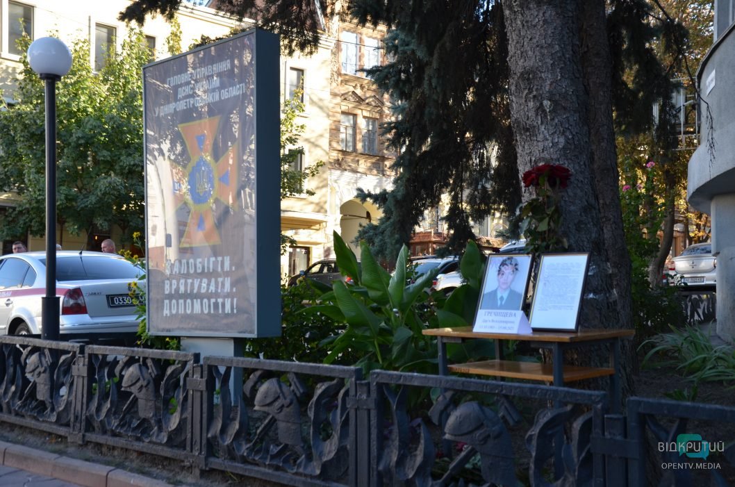 В Днепре возле Главного управления ГСЧС установили место памяти Дарьи Гречищевой - рис. 5