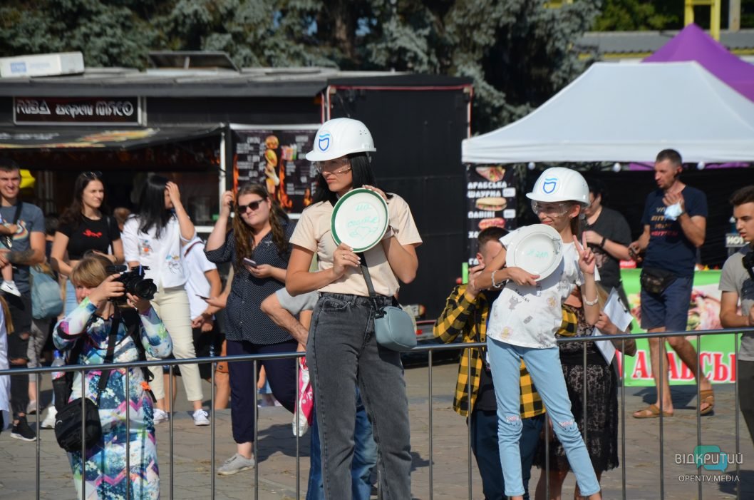 В День рождения Днепра прошла традиционная акция «Тарелка счастья» (Фото) - рис. 5