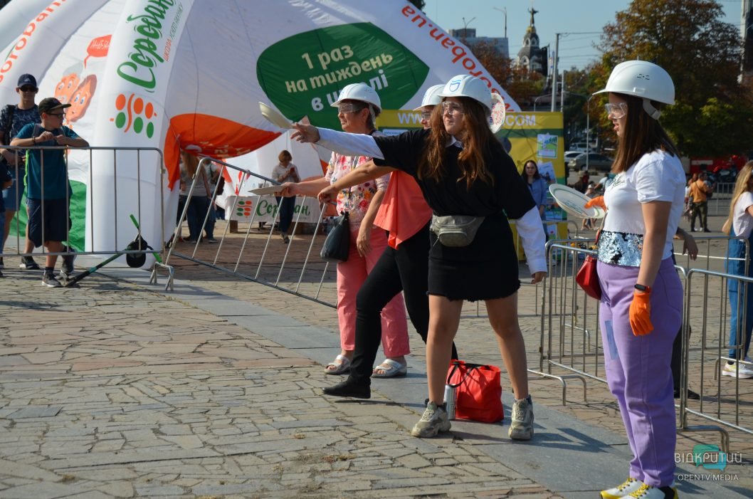 В День рождения Днепра прошла традиционная акция «Тарелка счастья» (Фото) - рис. 7