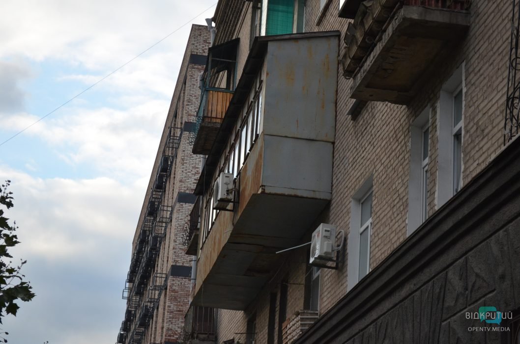 В центре Днепра обнаружили гигантский «царь-балкон» (Фото) - рис. 5