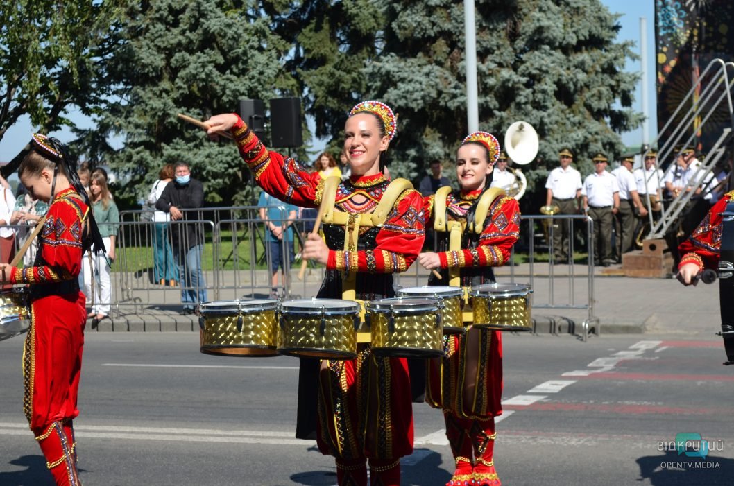 Песни, танцы, музыка: на Набережной Днепра прошли зажигательные фестивали - рис. 1