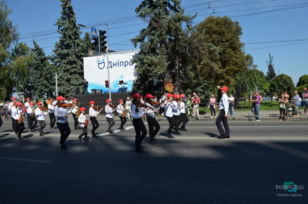 Песни, танцы, музыка: на Набережной Днепра прошли зажигательные фестивали - рис. 3