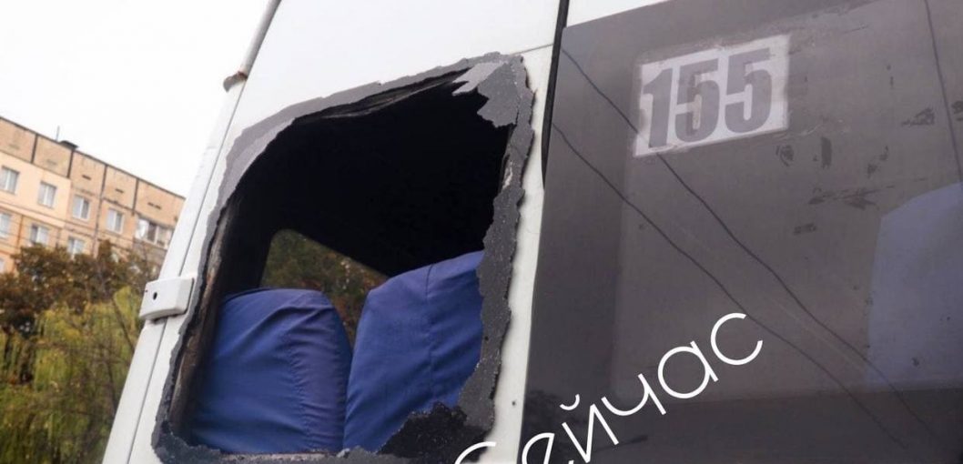 В Днепре на ж/м Тополь столкнулись троллейбус и маршрутка: пострадала женщина - рис. 2
