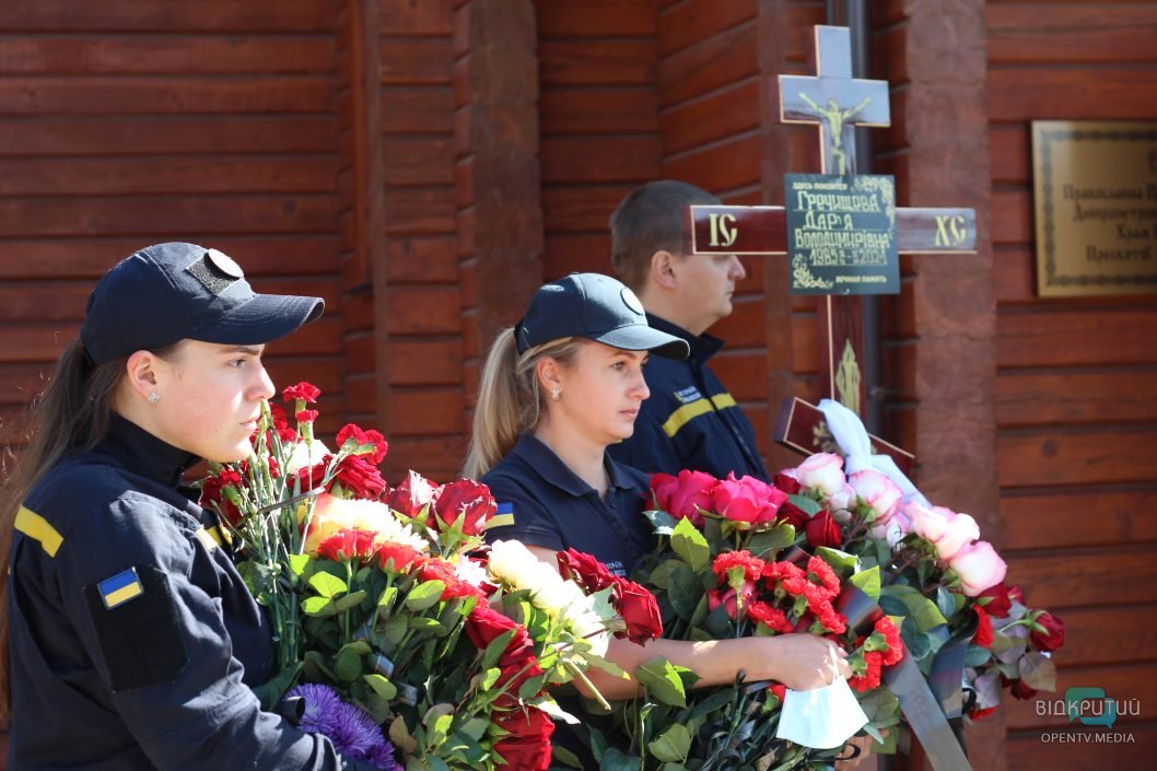 В Днепре простились с жертвой теракта Дарьей Гречищевой - рис. 17