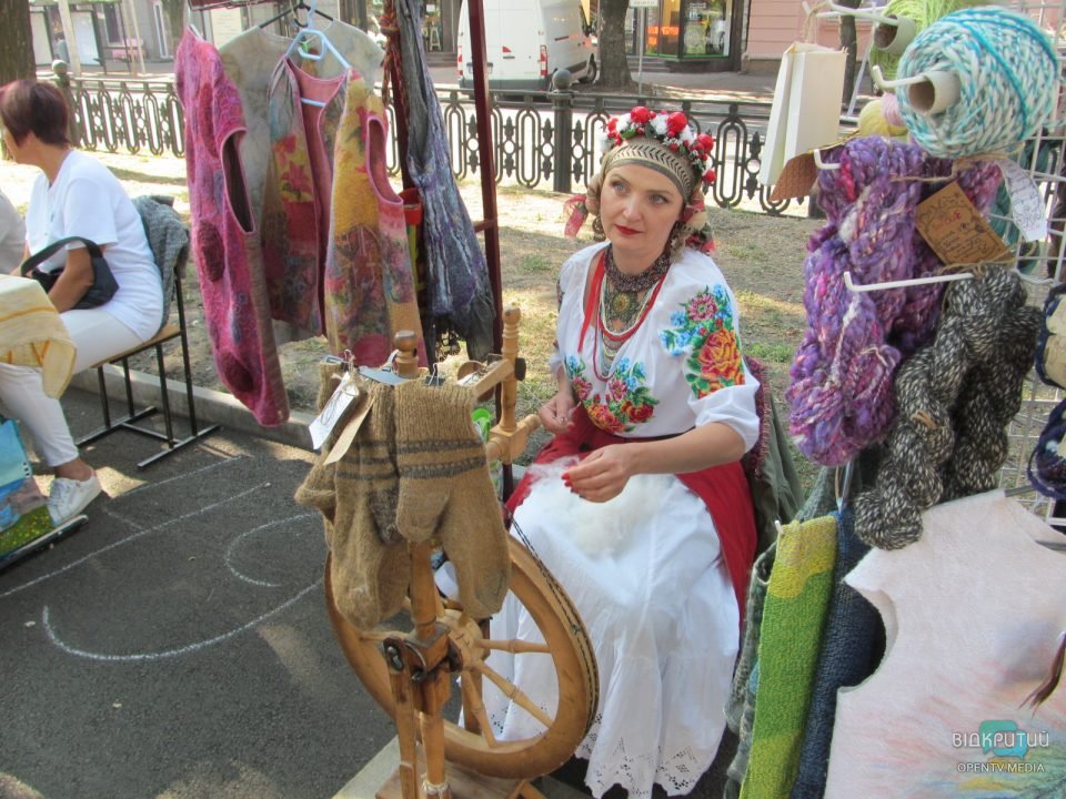 Праздничная ярмарка и фестиваль: как в центре Днепра отмечают День города (Фото) - рис. 15