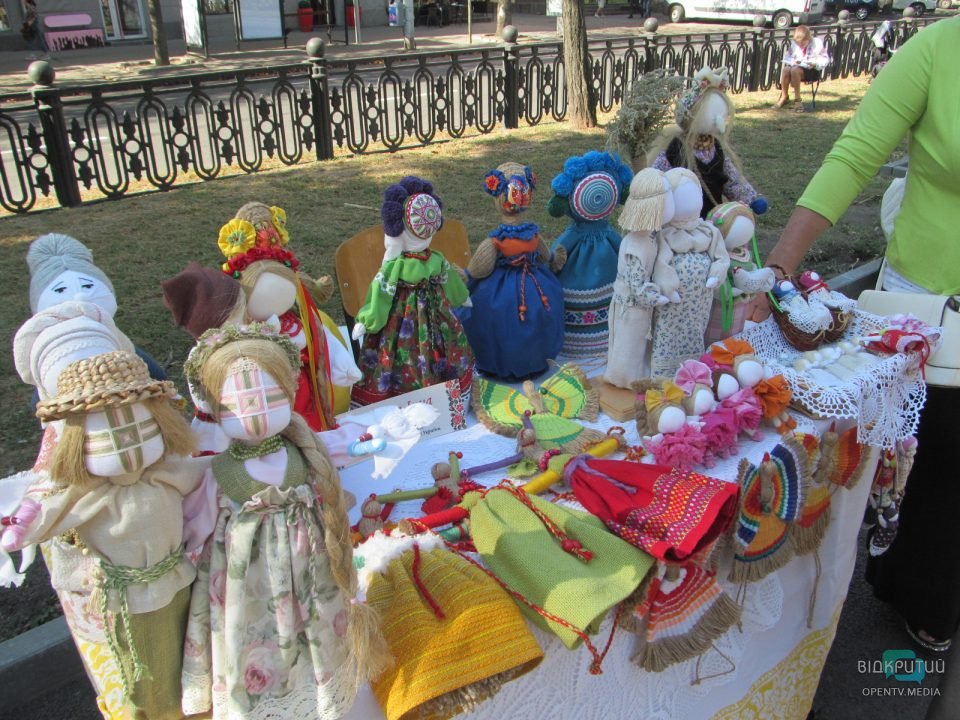 Праздничная ярмарка и фестиваль: как в центре Днепра отмечают День города (Фото) - рис. 17