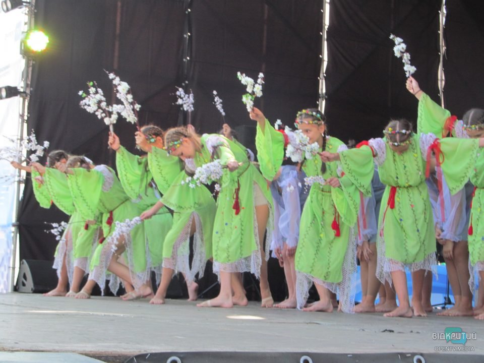 Праздничная ярмарка и фестиваль: как в центре Днепра отмечают День города (Фото) - рис. 4