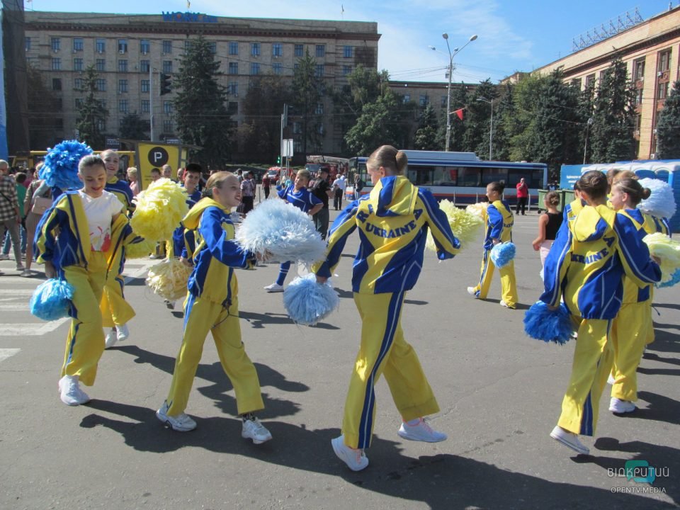 Праздничная ярмарка и фестиваль: как в центре Днепра отмечают День города (Фото) - рис. 9