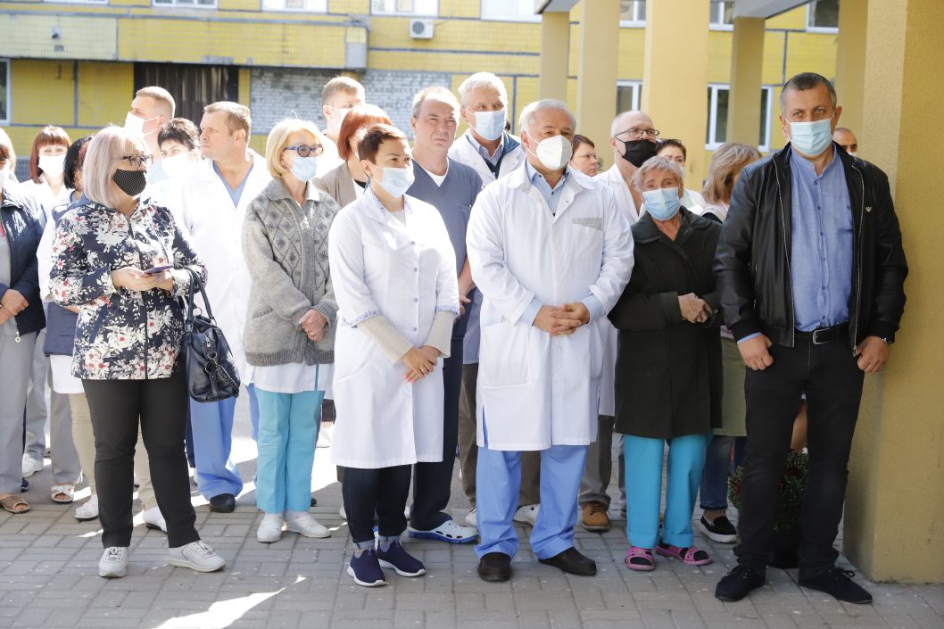 В городской больнице Днепра установили мемориальную доску Константину Чебанову - рис. 4