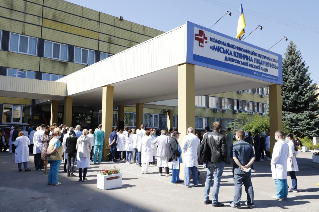 В городской больнице Днепра установили мемориальную доску Константину Чебанову - рис. 5