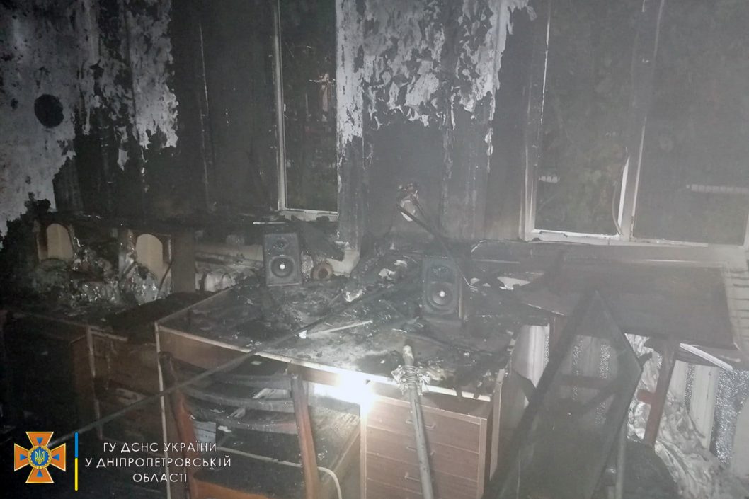 В Никополе ночью сгорел частный жилой дом (Фото) - рис. 3