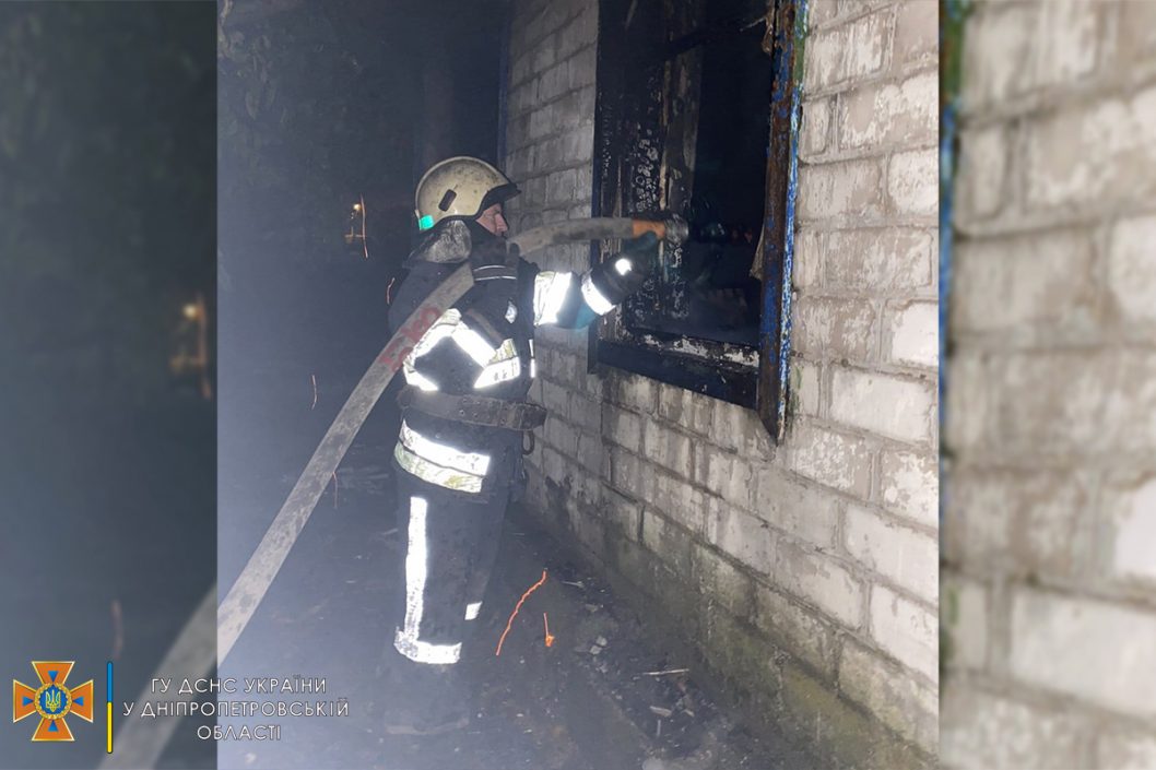 Под Днепром ночью полностью сгорел частный жилой дом: фото - рис. 3