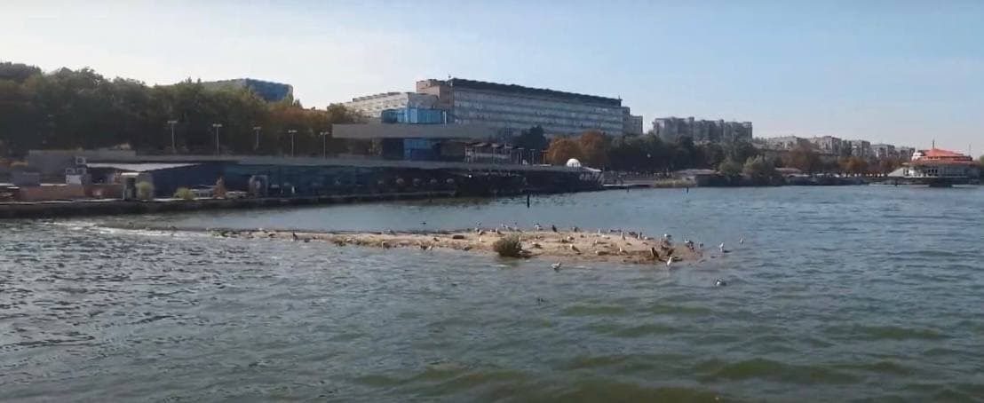Появившийся островок посреди реки в Днепре несет экологическую опасность: фото - рис. 2